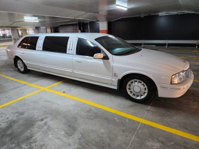 7 Seater Limo hire front driver side view
